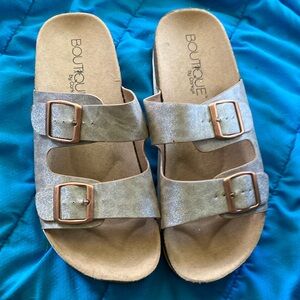 boutique by Corkey’s silver buckle slide sandals size 10 med New no box